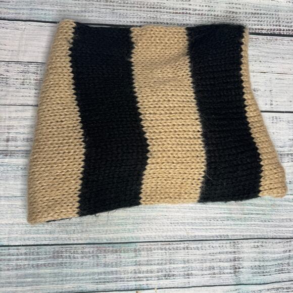 BDG Urban Outfitters Chunky Knit Infinity Scarf Black Tan Striped One Size - Picture 3 of 4